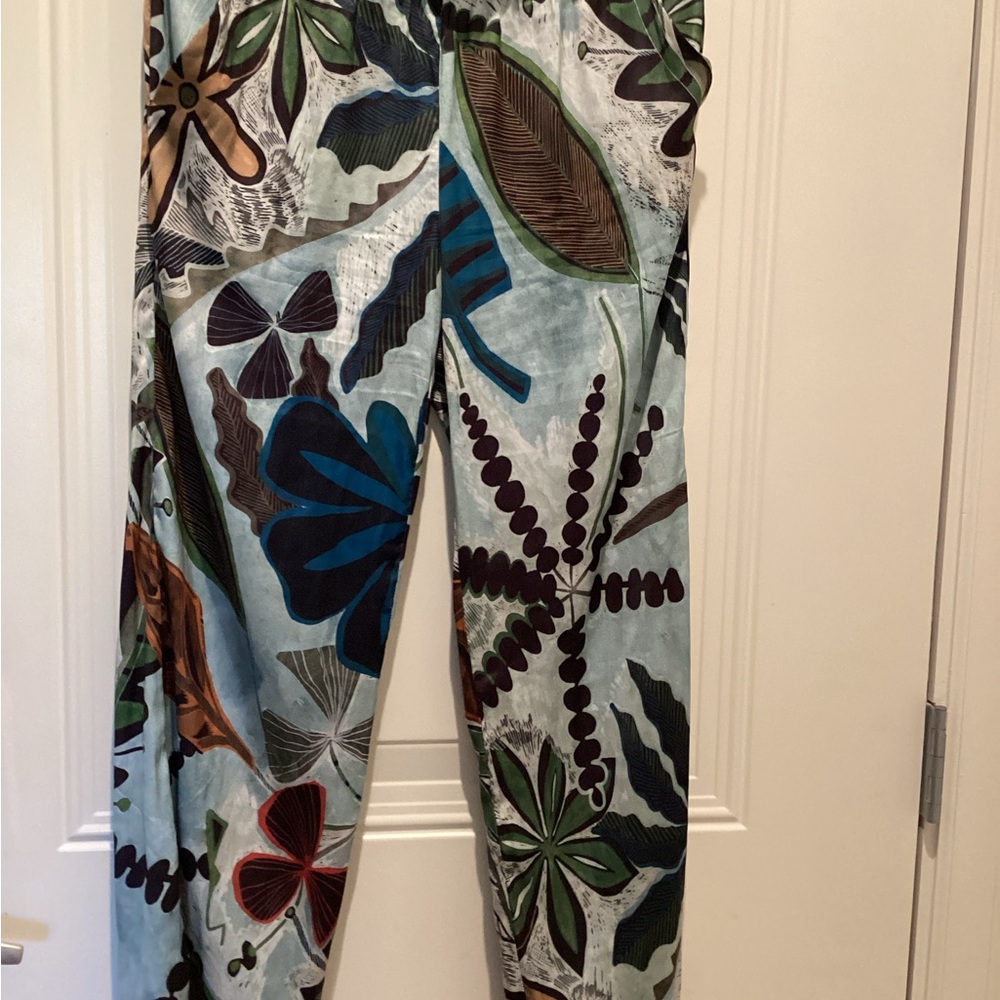 T Tahari Light Blue Floral & Leaf Wide Leg Pants